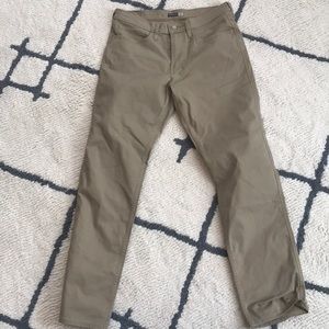 Dockets straight fit 32X32 tan khakis